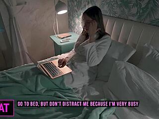 Nevlastní máma a syn sdílí postel pro mokrou zábavu.