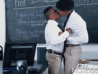 سمراء أدريان هارت وتوني جينيوس ينيكوا بحماس