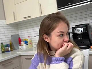 Première fois ? Pas de stress, belle-maman et belle-fille assurent un sexe torride ensemble !