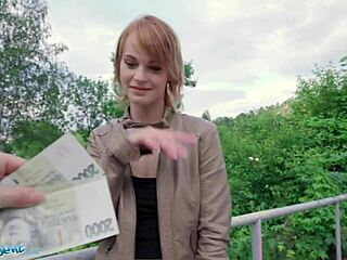 Рижата Ariela Donovan я чукат здраво в публичен тунел.