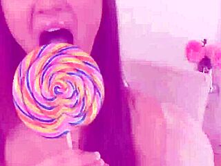Wild teen seduces with sucking