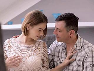 Oude man naait Russische schoonheid Marina Visconti hard