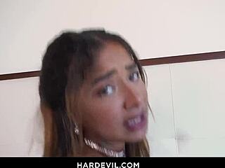 Follada anal de Babi Stars pasa a garganta profunda y facial