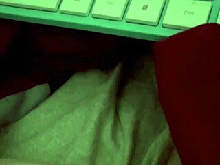 Sneaking a huge cum orgasm in bed beside my stepsister feels thrilling