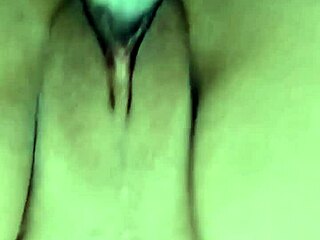 Vruća NRI cura puše kurac kao bombonu i jebe se jako od Indijca u fitnes kastingu sa analom i sočnim sisama