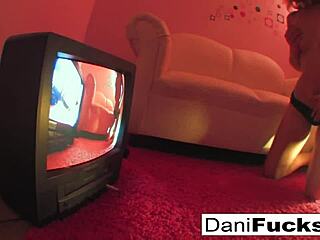 Sexy Dani Daniels Gets Off Playing With Wet Pussy