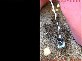 minha esposa pees long on the beach