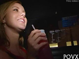 Tunnet intensiteetin, kun ilkeä pikku tyttö saa kovan panon ja faciaalin povissa