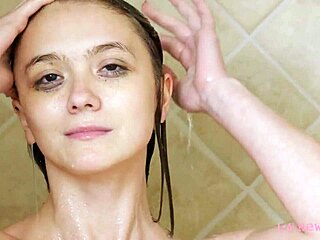 CHARMING BRUNETTE MODEL TOOK A SHOWER