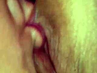 Chupando Y Meti�ndosela En Esa Panocha Carnuda De Mi Esposa