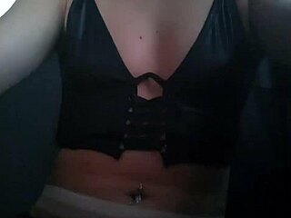 your girlfriend subtly masturbates inside the uber with tattoos