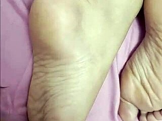 tickling her feet then fucking this mature mexican woman