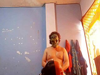 ว้าว! ความบ้าคลั่งงานคาร์นิวัล เย็ดรูแม่เลี้ยงสุดอวบในคลิปโฮมเมดจริง