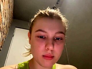 Jaha dildo in jebi mi rit na prostem