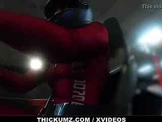 Brooklyn Gray exposes her big ass in public