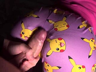 Stebro gnir rumpa mi, så glir kuken inn for kinky kremet knulling. Ren tabu-galskap.