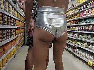 Getting ready in public on Praia Grande beach, who will assist me?