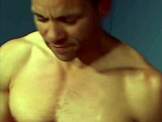 Естел и приятели чукат би мъж в би секс