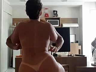 Ο κουνιάδος μου ρώτησε αν γάμησα τον ετεροθαλή γιο του, οπότε τρίβω το καριόλι του στην παχιά μου πούτσα για να σωπάσει