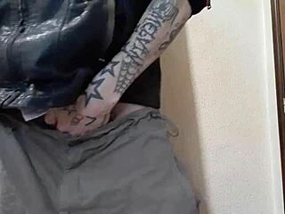 Melvin C explores gay travestismo with that monster big cock vibe