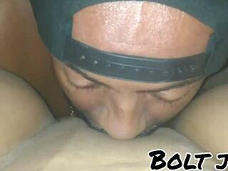 Den tatuerade morenon knullar min väns fitta så jävla hårt