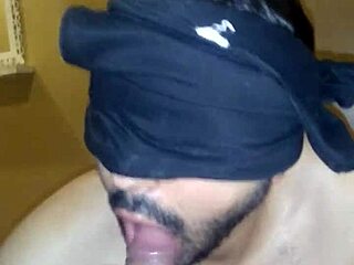 mamando o amigo até gozar 😏