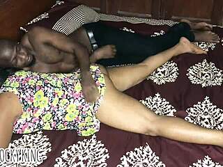 Muscular bodybuilder babe fixes appliance guy with wet pussy