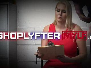 Mylf zrelá kurva v legínach zvádza nevlastného syna na špinavý vírusový sex video