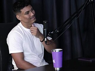 Η πούτσα μπαίνει στο κεφάλι, ο ενεργητικός γαμάει στην gay putaria που εμποδίζει τη δουλειά - Fabricio Nunes σε sheer red