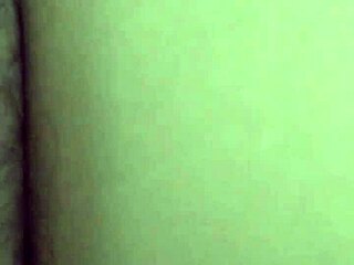 Meine süße Ehefrau in Alltagmomenten teilt Liebe und Geilheit