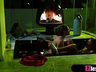 want to lick your pussy in the bath?