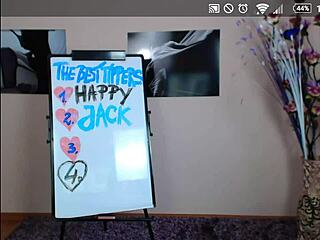 Girl Masturbates On Cam