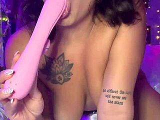 Bedtime solo play with vibrator and squirting