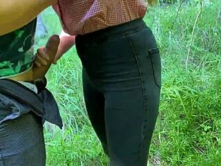 OMG, min stedbror kneppede mig totalt i skoven!