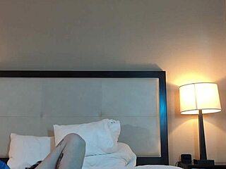 comendo casualmente buceta raspada da gata petisa com paixão