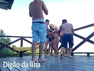 Fodendo as rabudas na sacada