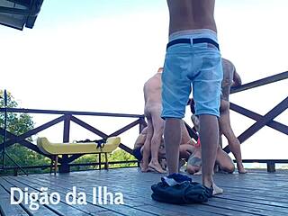 Fodendo as rabudas na sacada