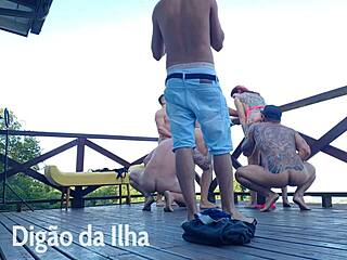 Fodendo as rabudas na sacada