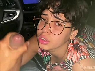 Uber novinha pays ride with blowjob after party