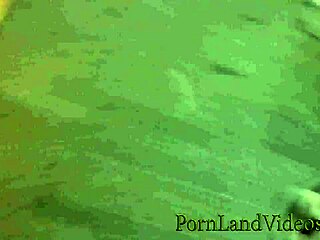 Sexy mladá holka s oholenou kundičkou dostává anální prdel