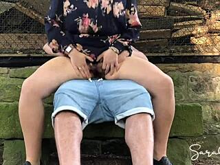 Harter Fick auf verlassener Scheune – molliger Outdoor-Sex in der Öffentlichkeit