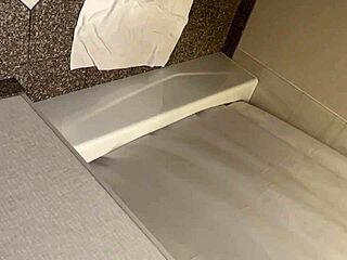 หนุ่มตรงถอกควยคนเดียวสไตล์ twink วัยรุ่น