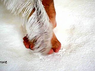 Huge feet of sexy gay man in high definition fetish