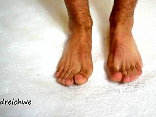 Huge feet of sexy gay man in high definition fetish