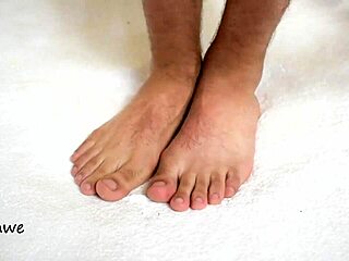 Huge feet of sexy gay man in high definition fetish