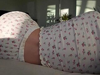 يا، نيكة الصباح مع زميلة السكن بزازها كبيرة تنتهي بقذف داخلي