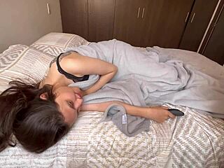 Megint beosontam a mostoha hugim ágyába