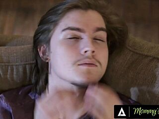 Я поймала своего хитрого пасынка, роющегося в моём ящике с секс-игрушками, это Лорен Филлипс!