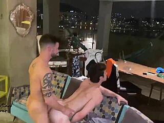 Brazilske i američke porno zvezde prave divlju orgiju sa drugarima i ogromnim kurčevima.