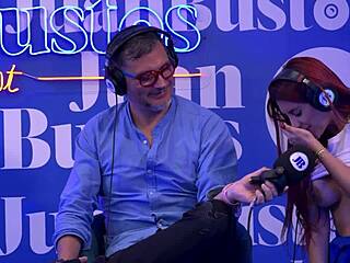 Jessica Sodi vuodattaa fantasioita tullessaan kovaa vibraattorikoneella